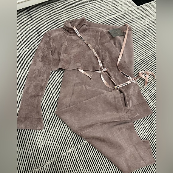 House of CB ROSE CHENILLE MAXI SKIRT & Cropped top brand new! - Picture 2 of 5